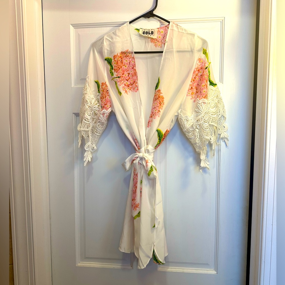Stone Cold Fox Robe Bloom Print O/S